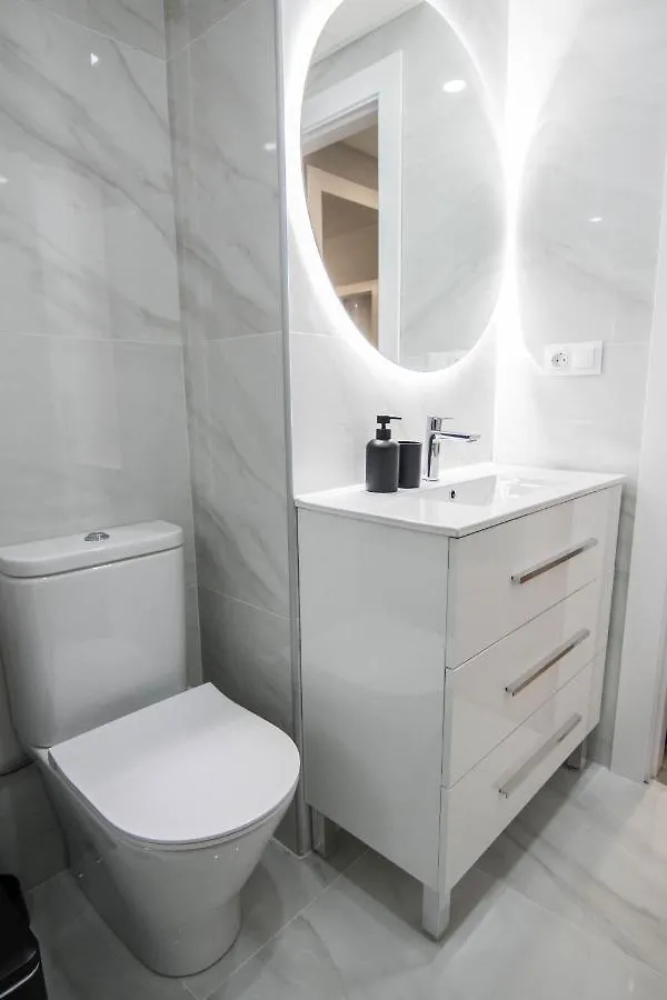 Apartment New! Luxury City Center & 2 Balconies Malaga